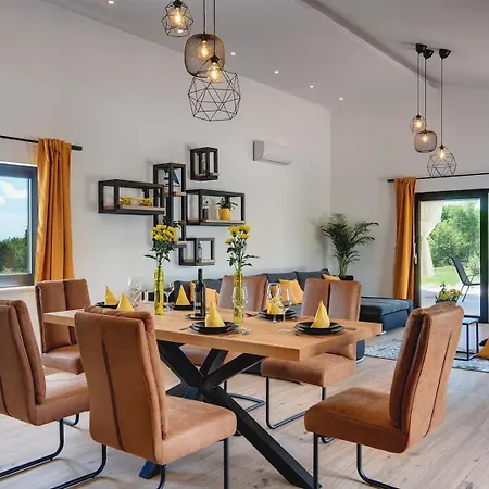 فيلة Radola Hrboki